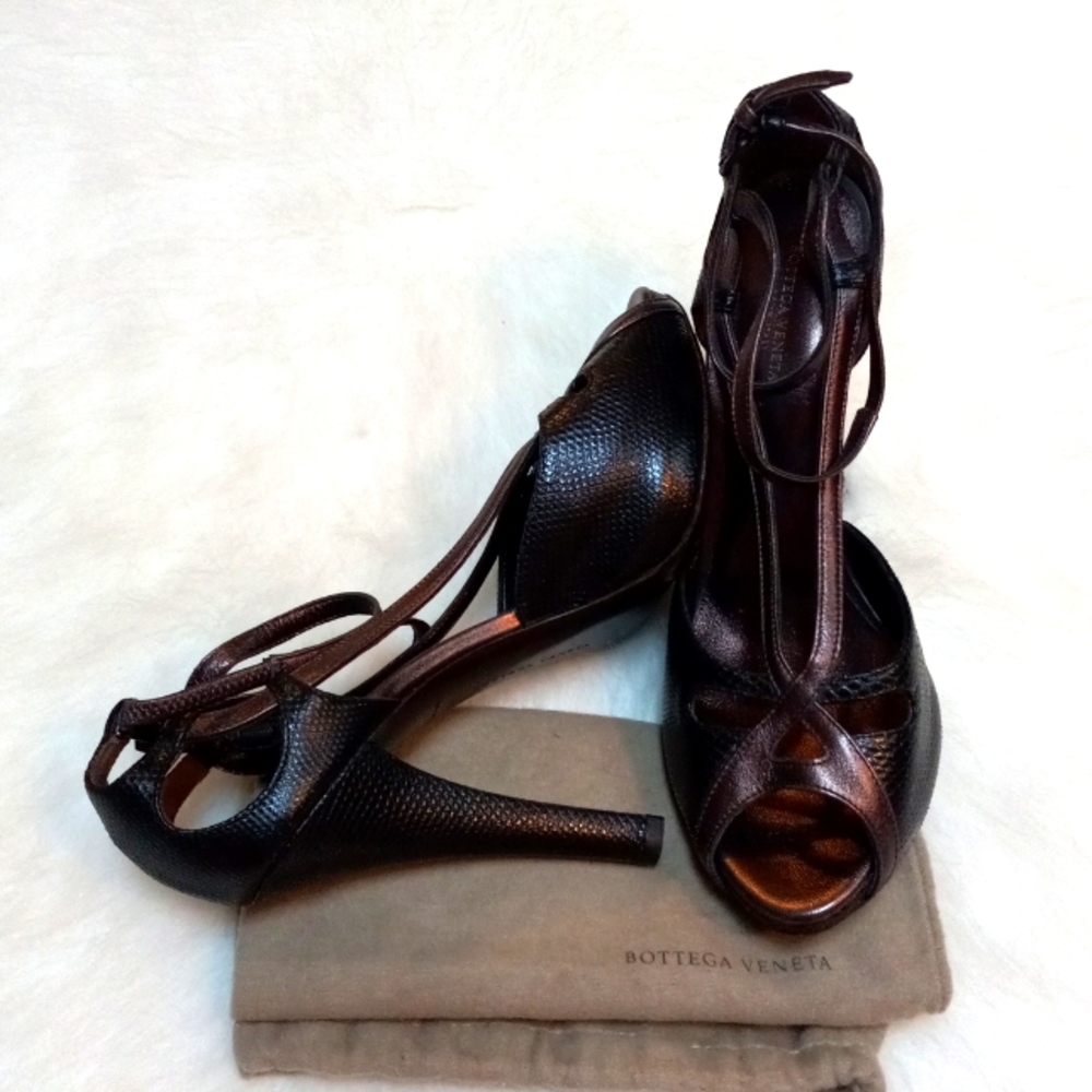 Bottega Veneta Embossed Sandals - Picture 5 of 7